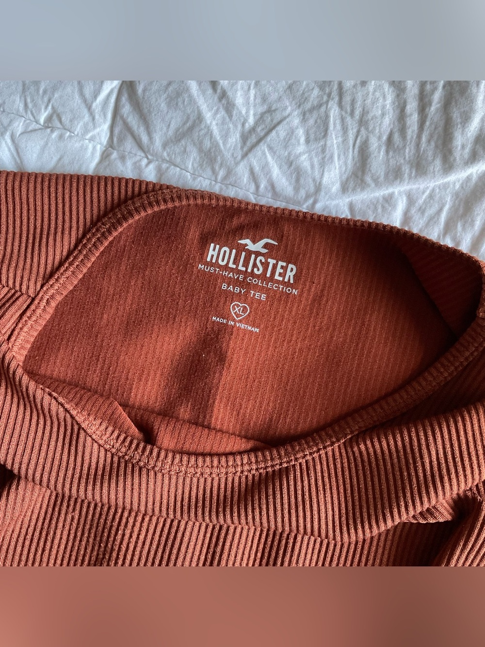 Hollister Cinched Ribbed Seamless Tee - Picture 4 of 5